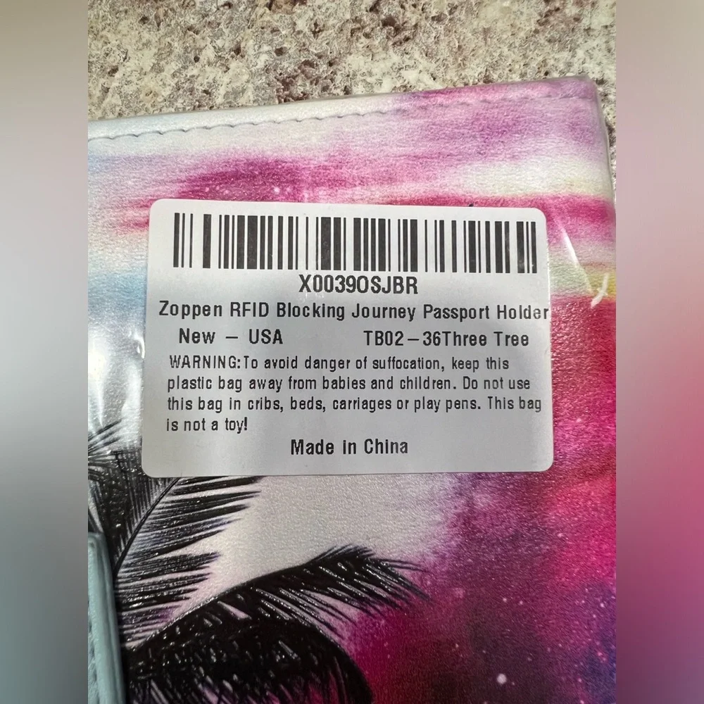 Brand New - ZOPPEN Palms Passport Holder
